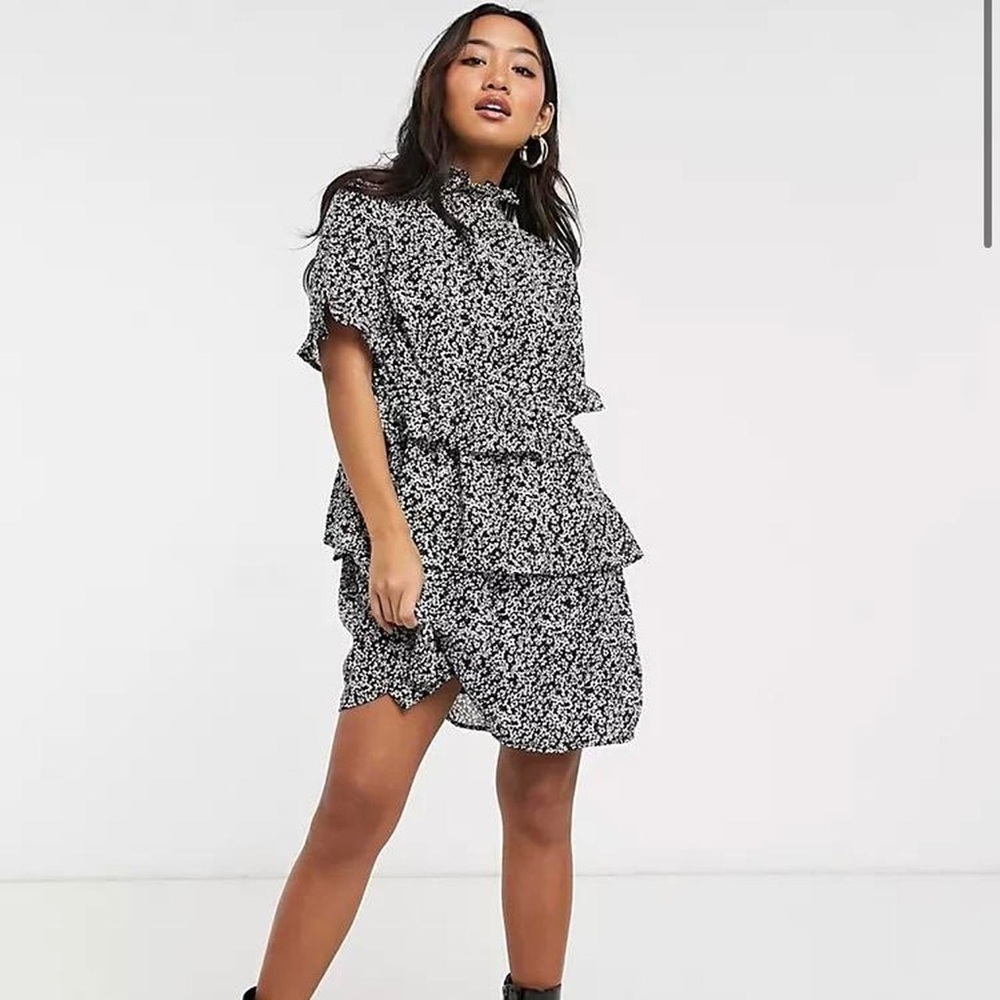 Chic Black and White Floral Mini Dress